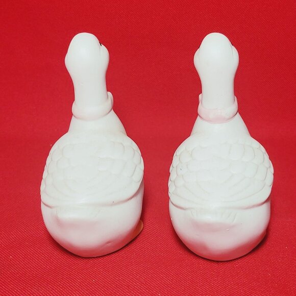 Vintage Salt and Pepper Shaker Duck Geese Pink Bow Set of 2 - Picture 5 of 10